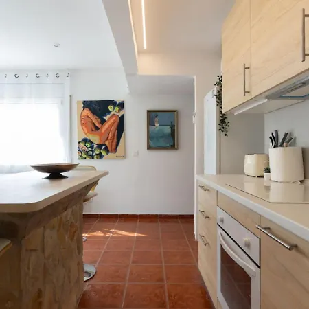 Oasis - Bright 2br With Balcony Lägenhet