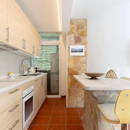 Oasis - Bright 2br With Balcony Lägenhet