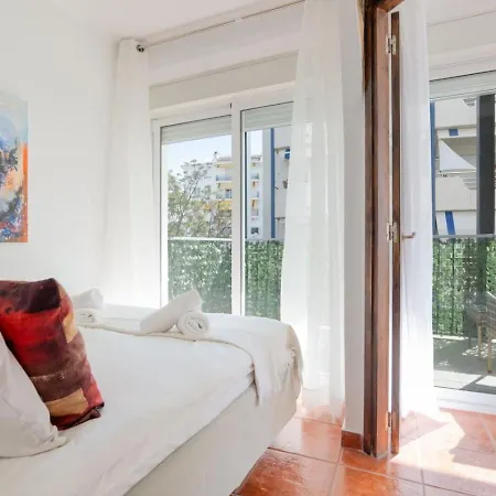 Oasis - Bright 2br With Balcony アパート シッチェス