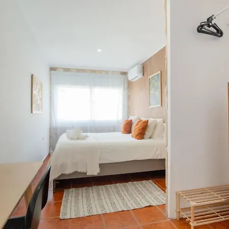 Oasis - Bright 2br With Balcony *